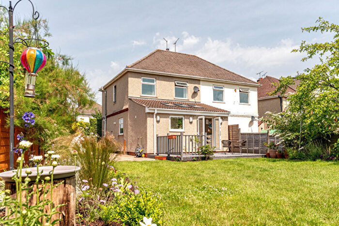 3 Bedroom Semi-Detached House For Sale In Warren Road, Filton, Bristol, BS34