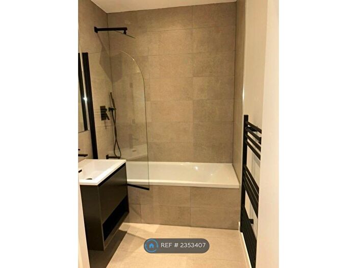 2 Bedroom Flat To Rent In Church Street East, Woking, GU21