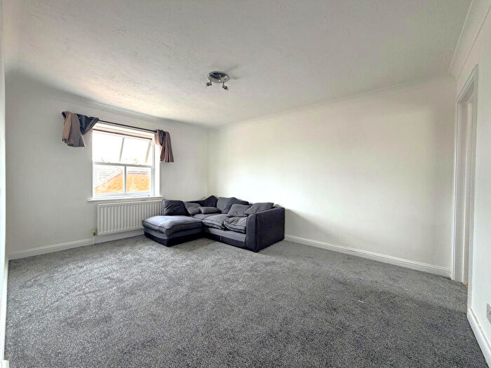 1 Bedroom Flat To Rent In Kennet Square, Mitcham, CR4