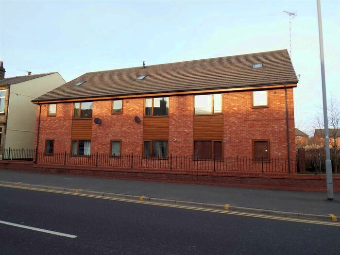 2 Bedroom Flat To Rent In Sunnywood Close, Tottington, Bury, BL8
