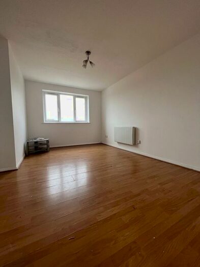 1 Bedroom Flat To Rent In Wigston Close, Edmonton, N18