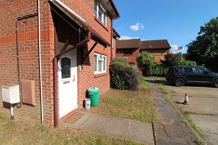 1 Bedroom Maisonette To Rent In Bourton Close, Hayes, UB3