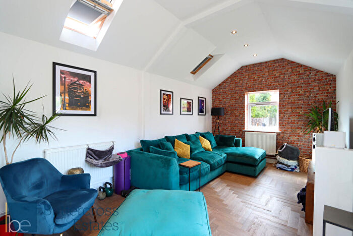 5 Bedroom Semi-Detached House To Rent In Harewood Avenue, Newark, NG24