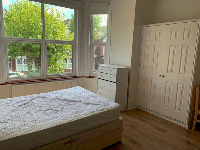 Studio To Rent In Princes Avenue, London, N10