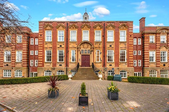 2 Bedroom Apartment For Sale In Huddersfield Road, Barnsley, S75