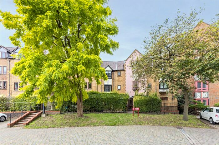 1 Bedroom Flat To Rent In Cloister Close, Teddington, Middlesex, TW11