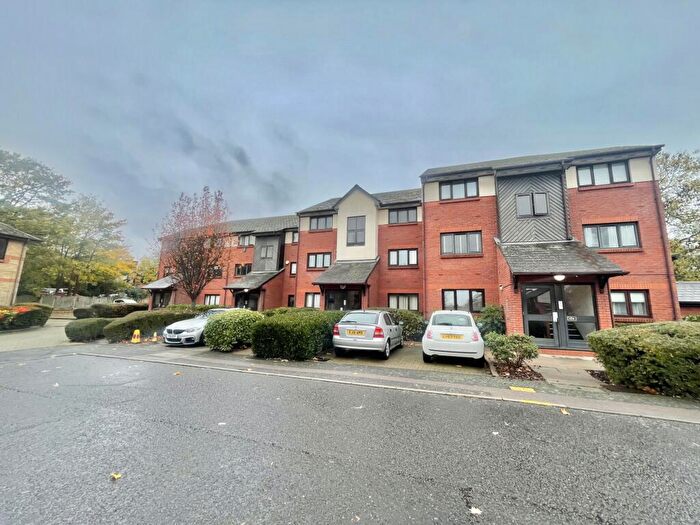 1 Bedroom Flat To Rent In Maple Gate, Loughton, IG10