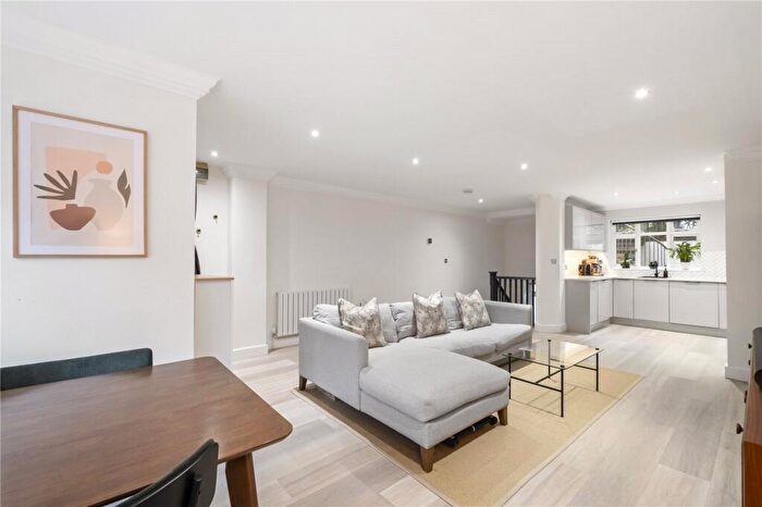 2 Bedroom Apartment For Sale In Barnard Mews, London, SW11