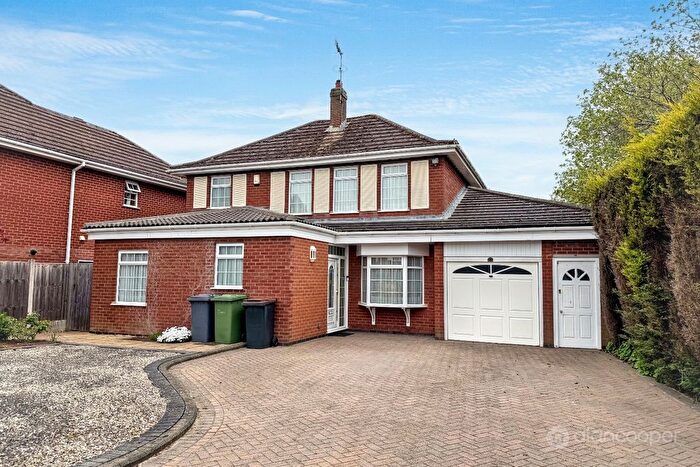 4 Bedroom Detached House For Sale In Pallett Drive, St Nicolas Park, Nuneaton, CV11