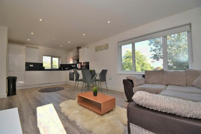 1 Bedroom Flat To Rent In Swakeleys Road, Ickenham, Uxbridge, UB10