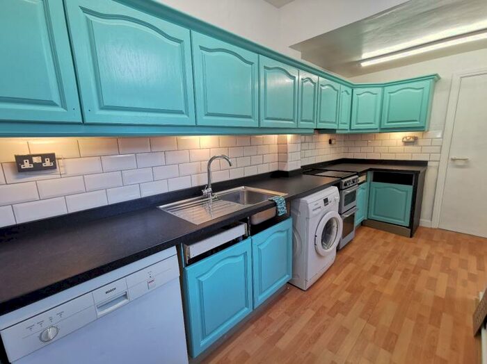 4 Bedroom Detached House To Rent In Aberford Road, Woodlesford, LS26