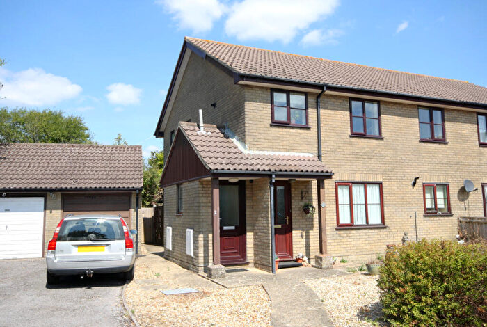2 Bedroom Ground Maisonette For Sale In Lawn Close, Milford On Sea, SO41