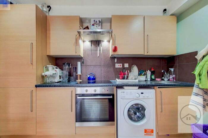 1 Bedroom Flat To Rent In High Street, Hounslow, TW3