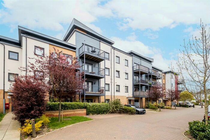 2 Bedroom Flat To Rent In Shingly Place, The Ridgeway, Chingford, E4