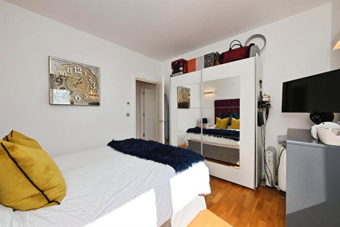 1 Bedroom Flat For Sale In High Road, Broxbourne, EN10