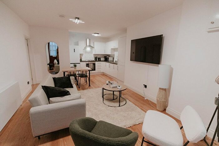 1 Bedroom Flat To Rent In Lancaster Mews - Flat A, London, W2