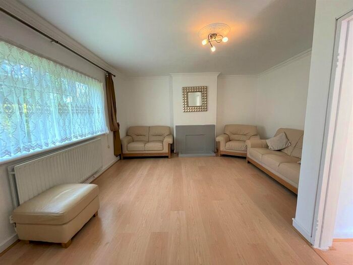 3 Bedroom Semi-Detached House To Rent In Cedar Road, Enfield, EN2