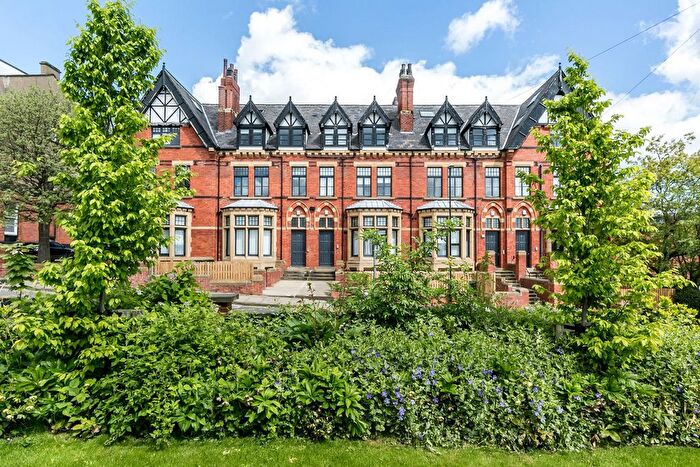 4 Bedroom Flat To Rent In Hyde Terrace, Leeds, LS2