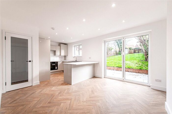 3 Bedroom End Of Terrace House For Sale In Valley Drive, Gravesend, Kent, DA12