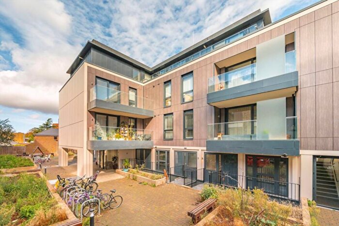 1 Bedroom Flat For Sale In Indigo Square, Surbiton, KT6