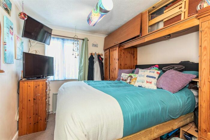 2 Bedroom Flat For Sale In Streatfield Road, Heathfield, TN21