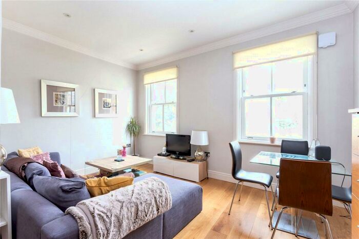 2 Bedroom Apartment To Rent In Green Lanes, Newington Green, N16