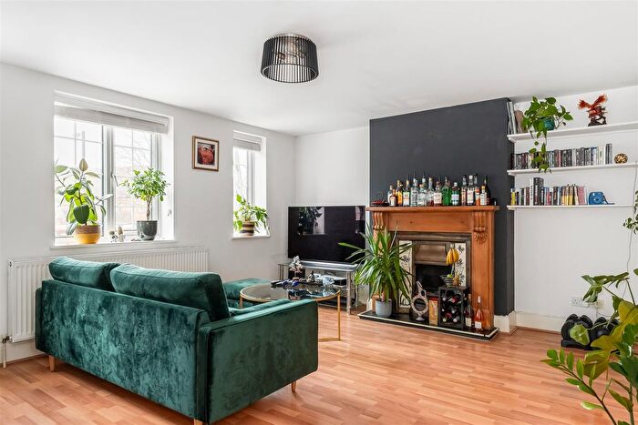 2 Bedroom Flat For Sale In High Street, Purley, CR8