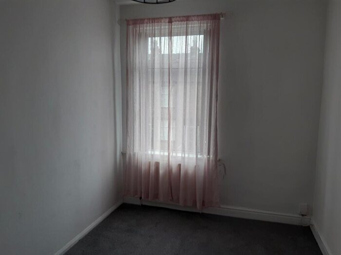 3 Bedroom Terraced House For Sale In Hatfield Road, Bradford, BD2