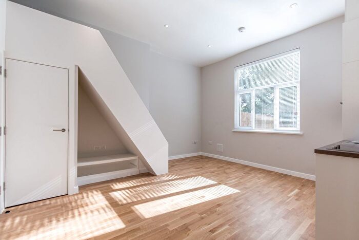 Studio To Rent In Belmont Road, London, N15
