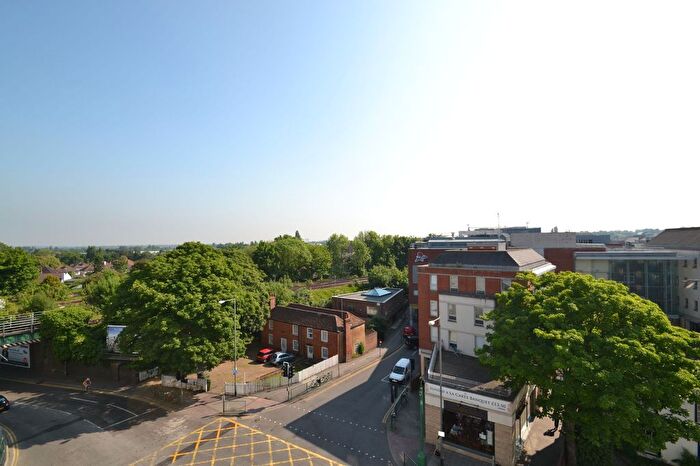 1 Bedroom Flat To Rent In Station Approach, Hudson House Station Approach, KT19