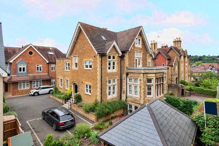 2 Bedroom Flat To Rent In Croft Road, Godalming, GU7