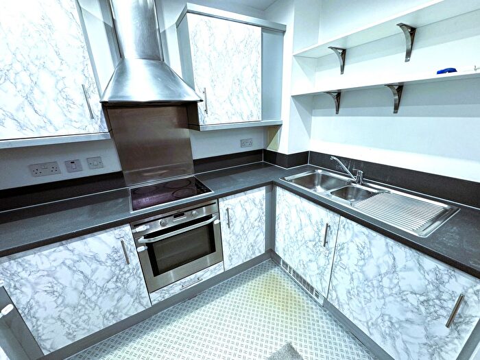 2 Bedroom Flat To Rent In Monarch Way, Ilford, IG2