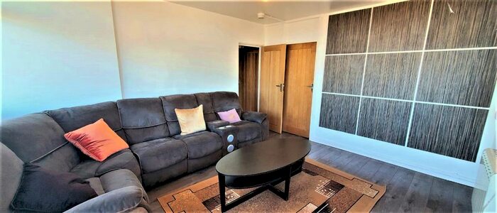 2 Bedroom Flat To Rent In Dunedin House, Manwood Street, London, E16