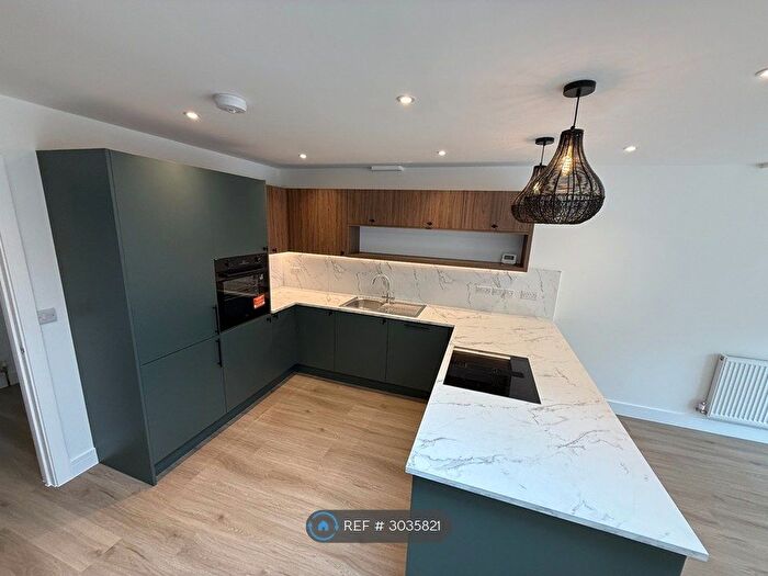 4 Bedroom Semi Detached House To Rent In Earlsbrook Road, Redhill, RH1
