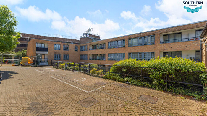 2 Bedroom Flat For Sale In Whytecliffe Road South, Purley, Purley, CR8