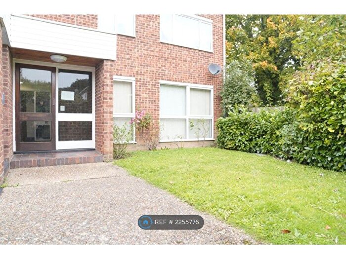2 Bedroom Flat To Rent In Linton Glade, Croydon, CR0