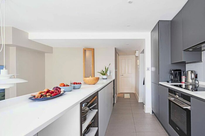 1 Bedroom Flat To Rent In Ickburgh Road, Stoke Newington, London, E5