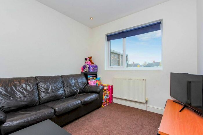 3 Bedroom Flat To Rent In Norbury Crescent, Norbury, London, SW16