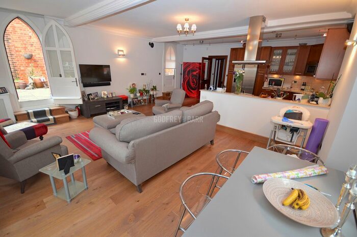 2 Bedroom Flat To Rent In The Ridgeway, London, NW7