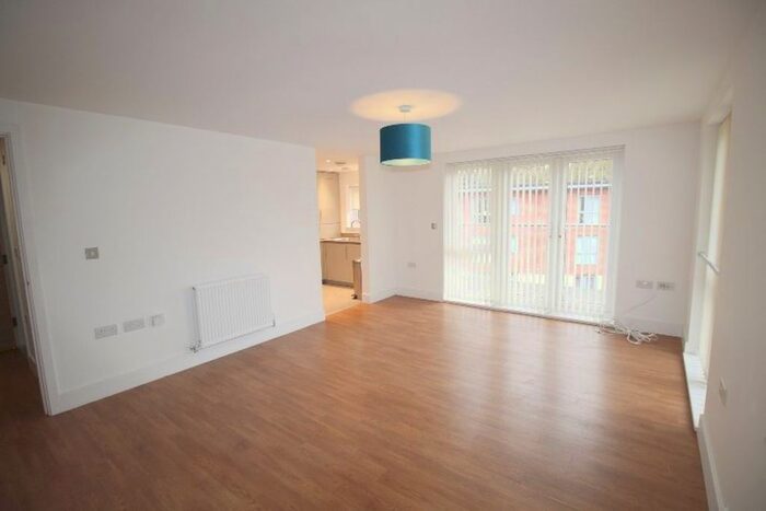 2 Bedroom Flat To Rent In Morewood Close, Sevenoaks TN13