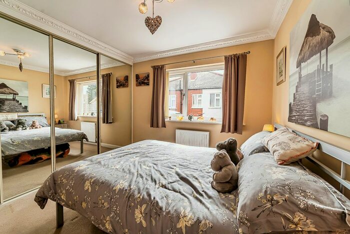 2 Bedroom Detached Bungalow For Sale In High Street, Dunsville, Doncaster, DN7