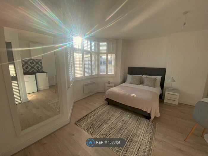 Studio To Rent In Bellingham Road, London, SE6