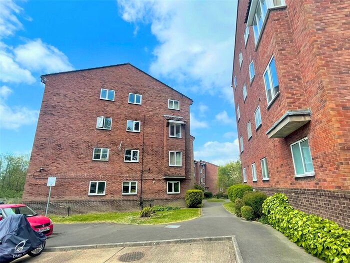 2 Bedroom Flat To Rent In St Leonards Park, East Grinstead, West Sussex, RH19