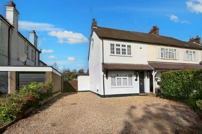 3 Bedroom Property To Rent In Hempstead Road, Bovingdon, Bovingdon, HP3