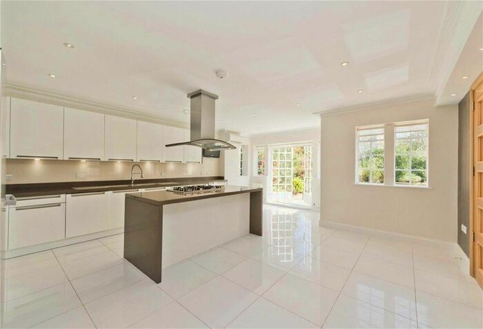 7 Bedroom Detached House To Rent In Kingsley Way, London, N2