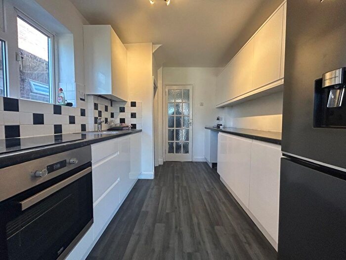 3 Bedroom Semi Detached House To Rent In Hayes, UB4