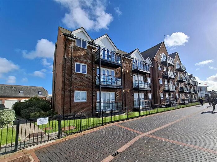 2 Bedroom Apartment For Sale In Pier Road, Littlehampton, BN17