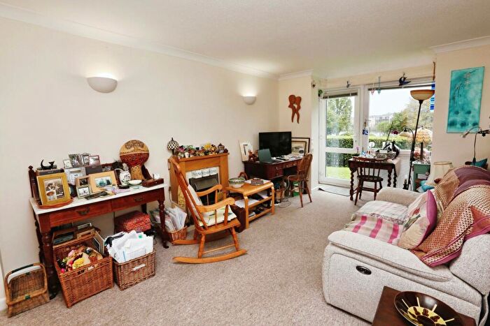 1 Bedroom Flat For Sale In River View Road, Southampton, Hampshire, SO18