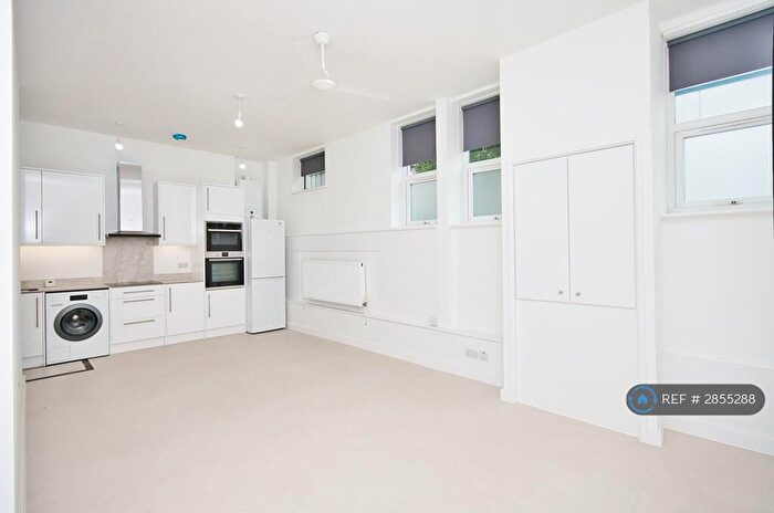 2 Bedroom Flat To Rent In London, London, N15