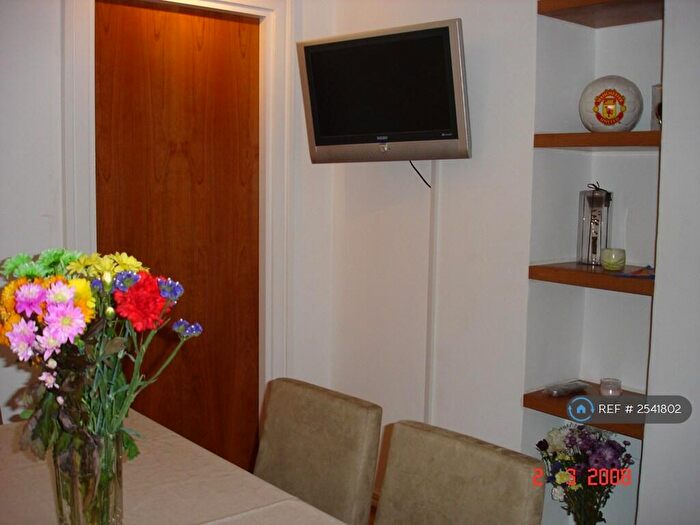 3 Bedroom Flat To Rent In Blick House, London, SE16